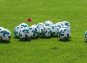 华体会官网入口-恩菲尔德进攻端火力强劲，欲破河床防线