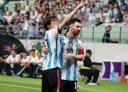 华体会地址-关于热门比赛定格瞬间，球迷狂热支持的信息