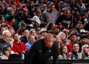 华体会app下载-雄鹿客场不敌开拓者，遭遇败局