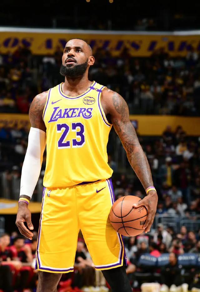 热火关键胜利助力总决赛，湖人队不容大意努力卫冕的简单介绍