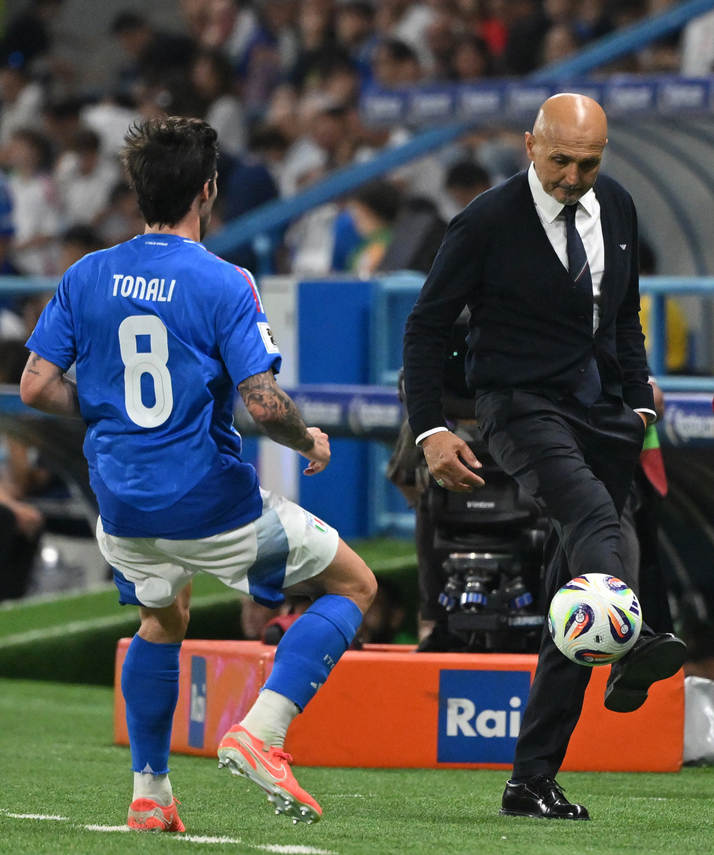 包含瑞典足球俱乐部签下意大利球员，为球队增充实力的词条