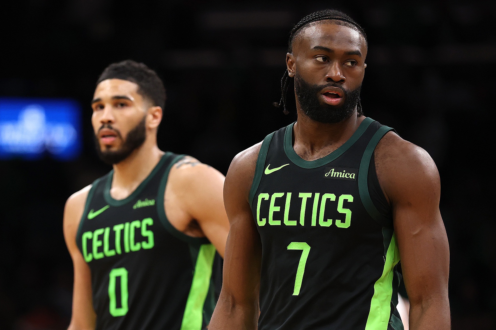 凯尔特人未能突破季后赛,球迷呼吁球队重组阵容 凯尔特人未能突破季后赛,球迷呼吁球队重组阵容