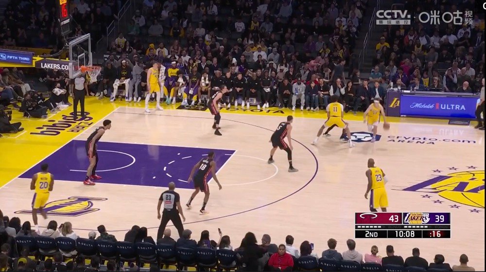 热火主场不敌湖人,遭遇两连败 热火主场不敌湖人,遭遇两连败