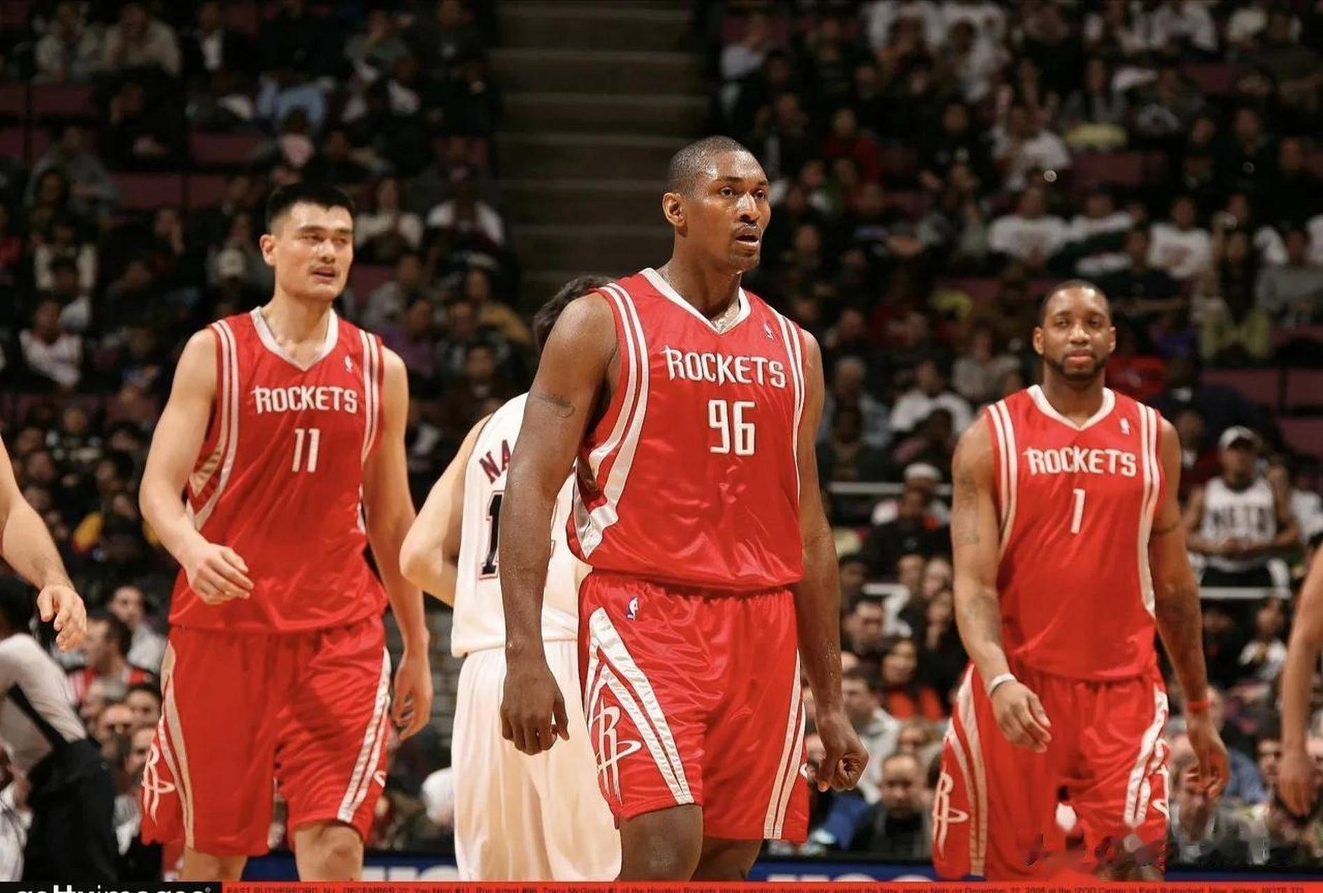 包含火箭全明星球员发挥出色，带领球队取得胜利的词条