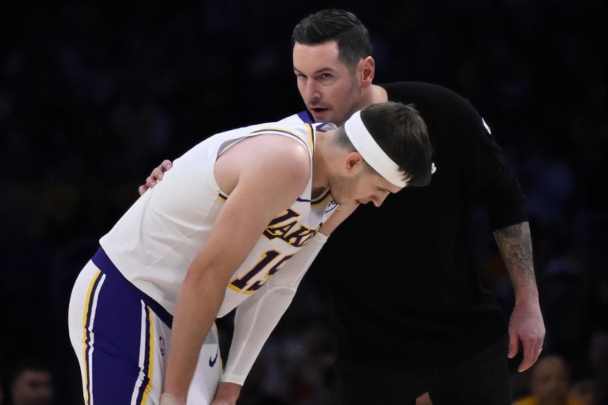 包含湖人爆冷负于魔术,客场遭遇两连败的词条 包含湖人爆冷负于魔术,客场遭遇两连败的词条