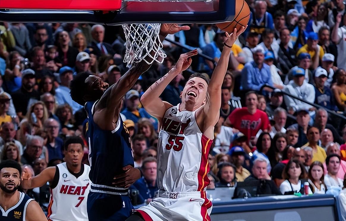 勇士客场力克热火，主场保持不败