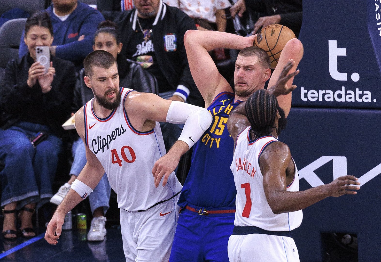 快船惨败于猛龙英格拉姆出战 快船惨败于猛龙英格拉姆出战