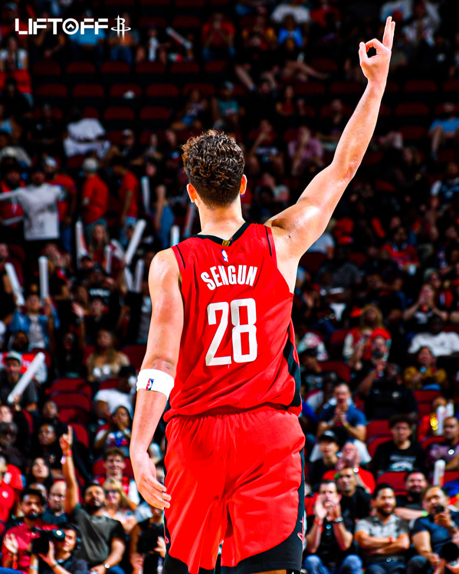 火箭主场胜马刺,近期表现稳定 火箭主场胜马刺,近期表现稳定